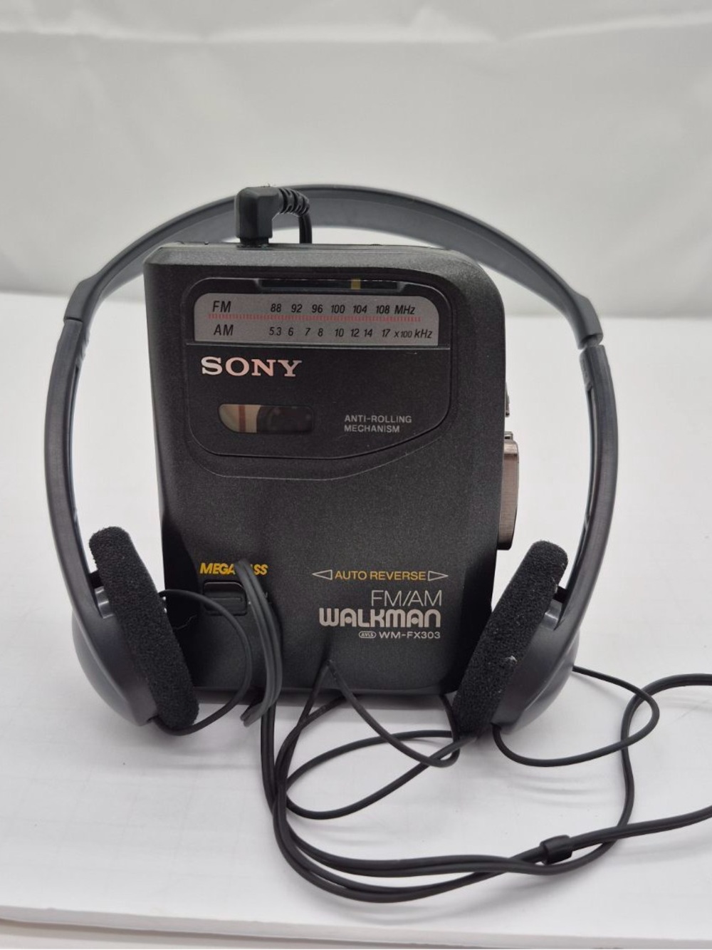 Sony Walkman WM-FX303 Cassette Tape Player AM/FM Radio W Headphones Tested Works